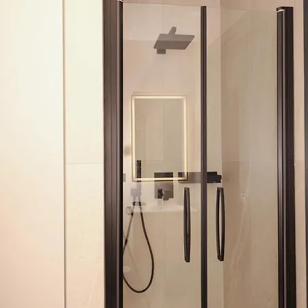 Appartement Azulis 5 Pisano - 1br With Terrace, Lift & Parking, Aldo Moro
