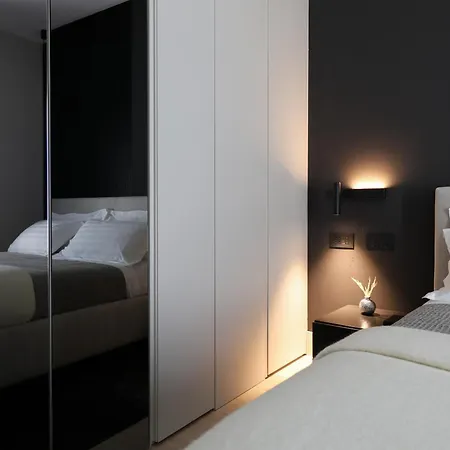 Azulis 5 Pisano - 1br With Terrace, Lift & Parking, Aldo Moro Appartement *